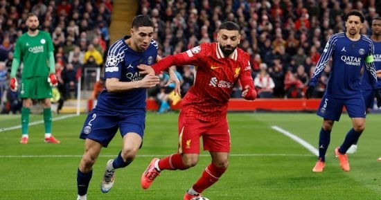 أشرف حكيمي خلال مباراة باريس سان جيرمان وبرشلونة في دوري أبطال أوروبا