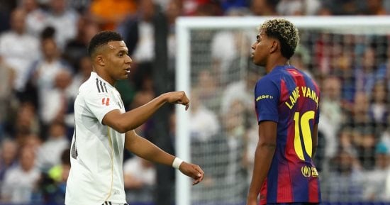 برشلونة وريال مدريد في مباراة كلاسيكو بالدوري الإسباني على ملعب كامب نو