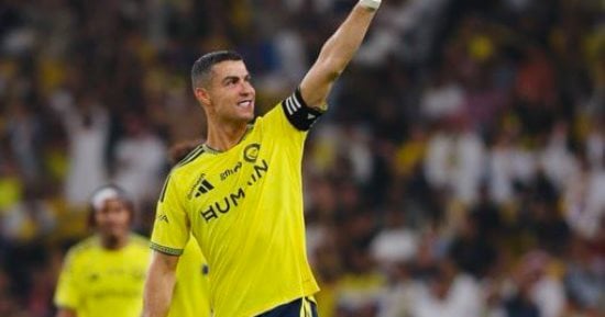 كريستيانو رونالدو لاعب النصر السعودي يقترب من الهدف 1000 في مسيرته