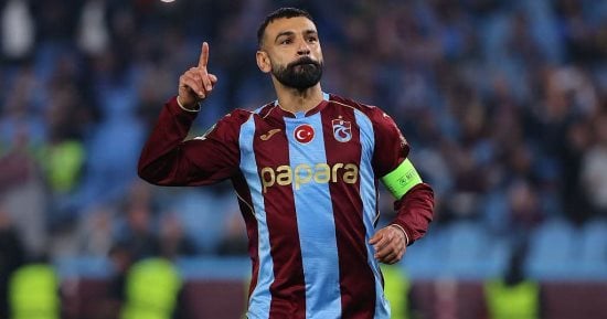 توماس ريس مدرب طرابزون سبور خلال مباراة للفريق في الدوري التركي